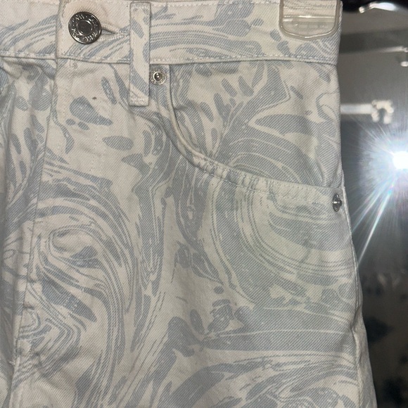 Zara White and Gray Patterned Jean Shorts - Picture 2 of 3